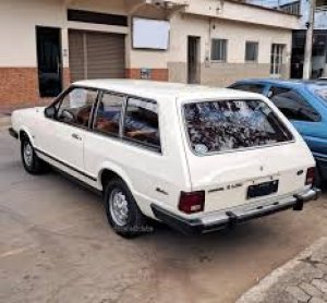 Vendo carro muito bom. Belina 2 branca, 86, cht 1.6. ótimo estado. 
