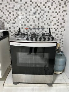 Fogão seis bocas - Brastemp. Forno em perfeita condições.